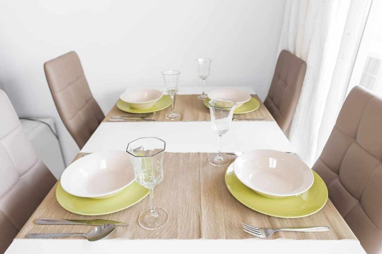 El Estudio De La Playa Benalbeach New 1Bd, Piscinas, Playa Y Vistas Al Mar Ref504 베날마데나코스타 외부 사진